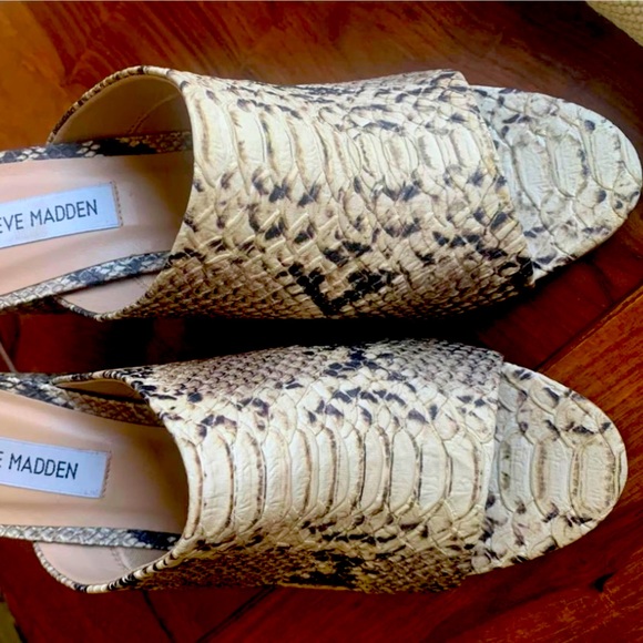 Steve Madden Size 9 block heel snakeskin pumps. Too small for me. - Picture 2 of 2